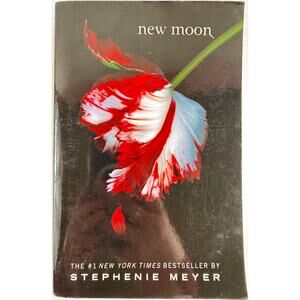 New Moon by Stephenie Meyer (Paperback)